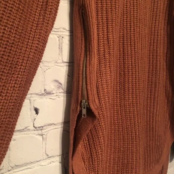 NWT Revamped Rust Sweater Size Small - Picture 5 of 6